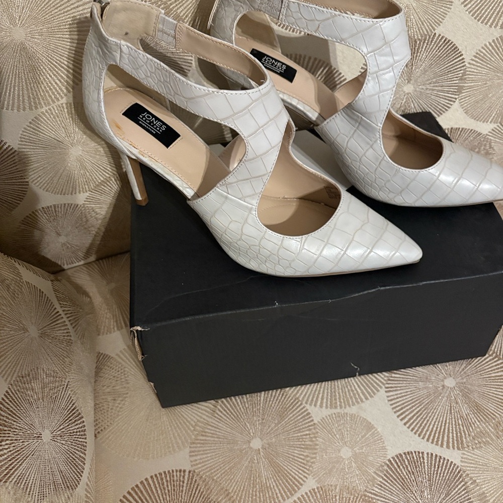 Jones New York White Croc-Patterned Heels